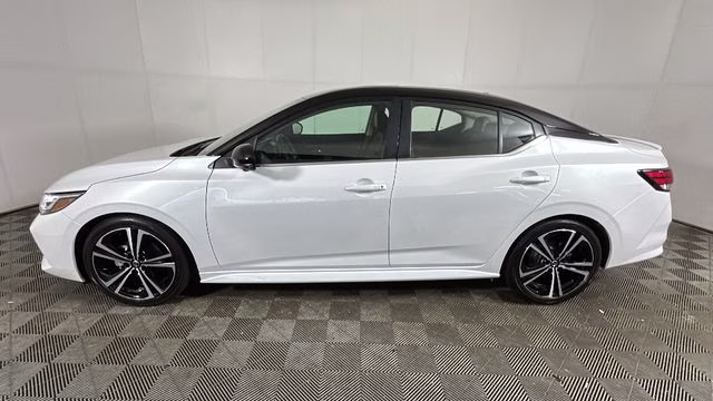 2020 Aspen White/Super Black Nissan Sentra SR FWD Sedan