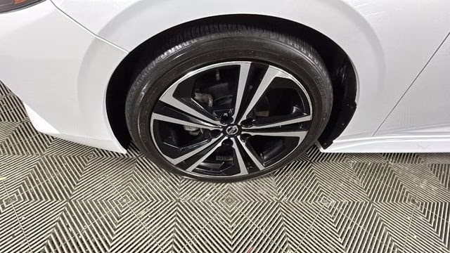 2020 Aspen White/Super Black Nissan Sentra SR FWD Sedan