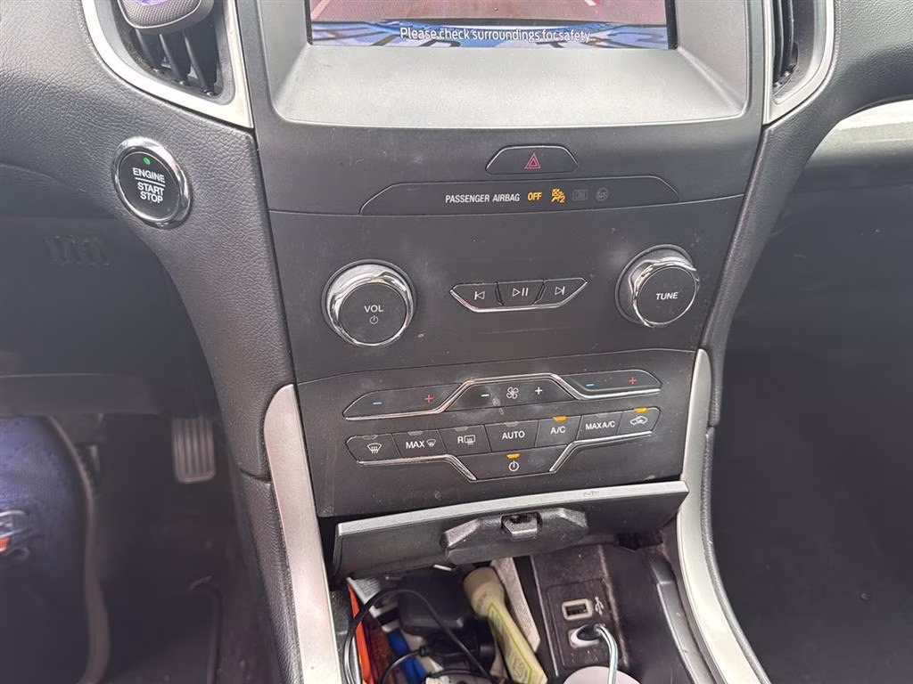 2019 SILVER Ford Edge FWD