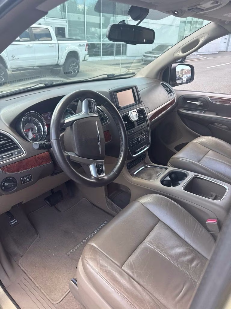 2011 White Gold Clearcoat Chrysler Town & Country Limited FWD Van
