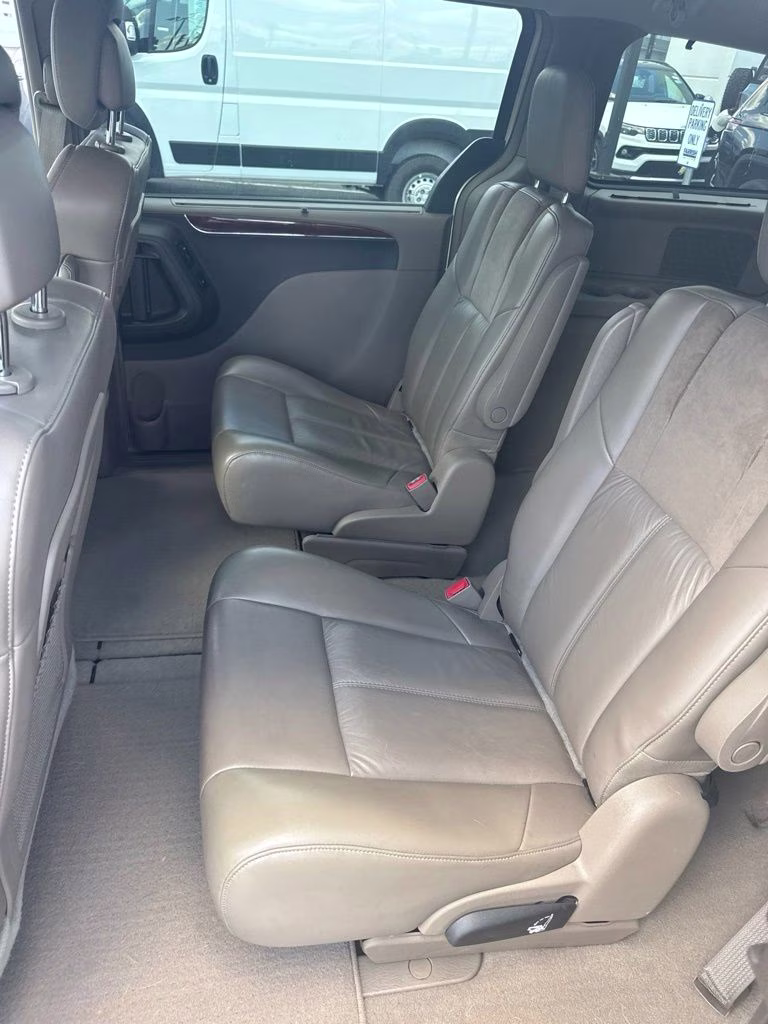 2011 White Gold Clearcoat Chrysler Town & Country Limited FWD Van