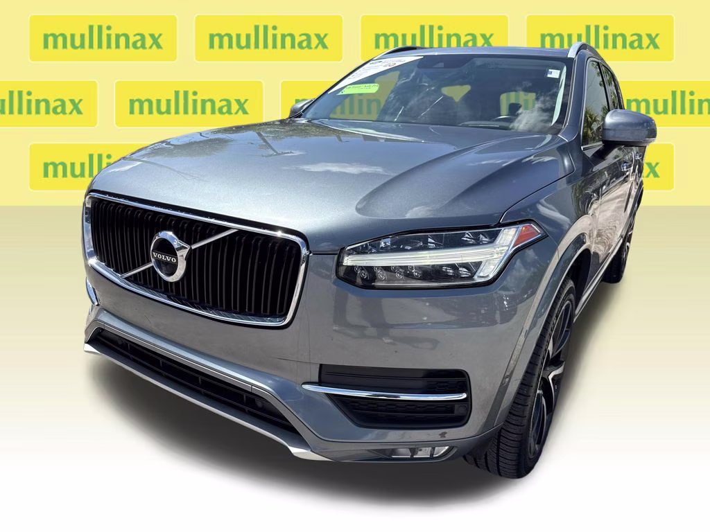 2018 Bright Silver Metallic Volvo XC90 T6 Momentum AWD SUV