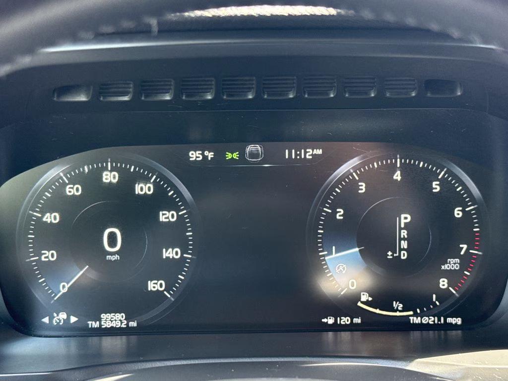 2018 Bright Silver Metallic Volvo XC90 T6 Momentum AWD SUV