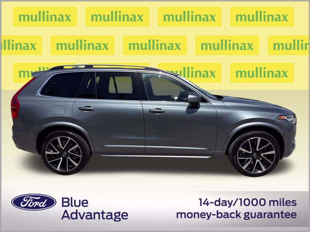 2018 Bright Silver Metallic Volvo XC90 T6 Momentum AWD SUV