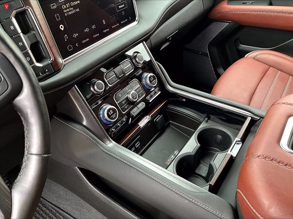 2023 White GMC Yukon XL Denali Ultimate 4X4 SUV