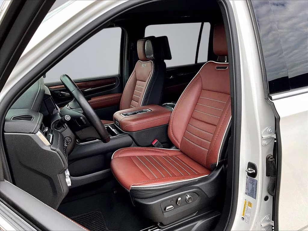 2023 White GMC Yukon XL Denali Ultimate 4X4 SUV