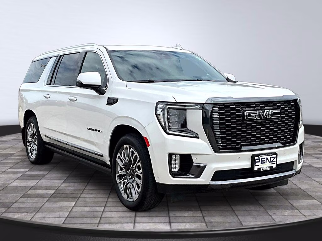 2023 White GMC Yukon XL Denali Ultimate 4X4 SUV