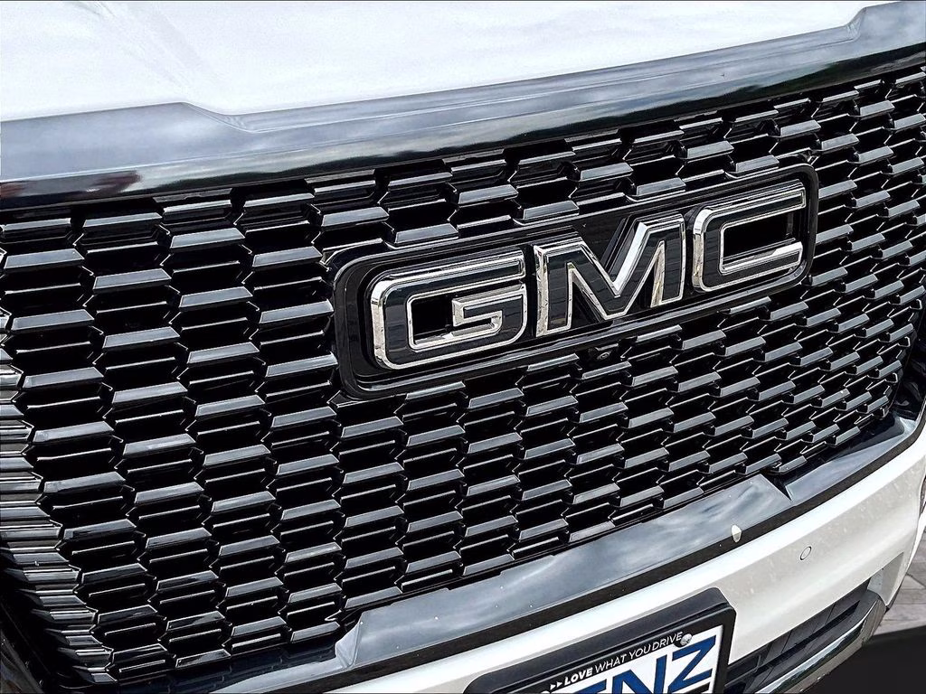 2023 White GMC Yukon XL Denali Ultimate 4X4 SUV