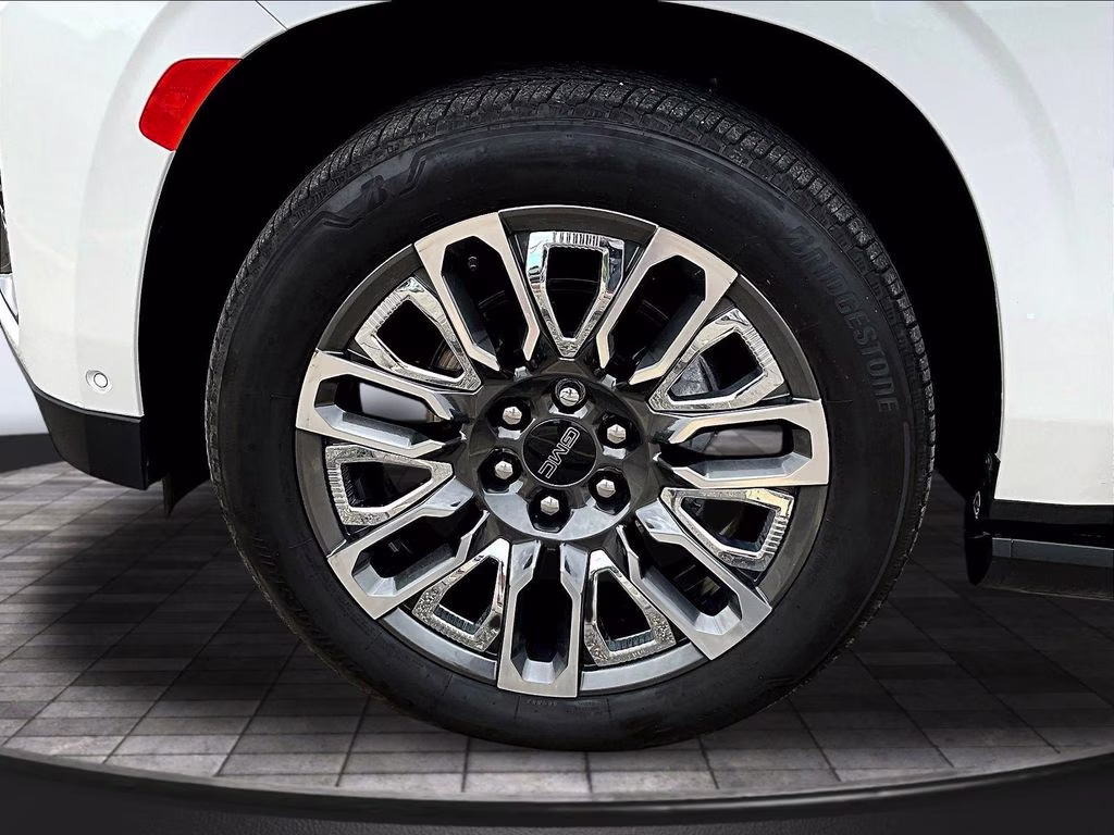 2023 White GMC Yukon XL Denali Ultimate 4X4 SUV