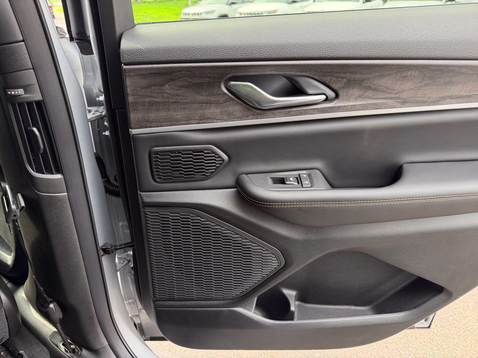 2026 Silver Zynith Jeep Grand Cherokee L Limited 4X4 SUV