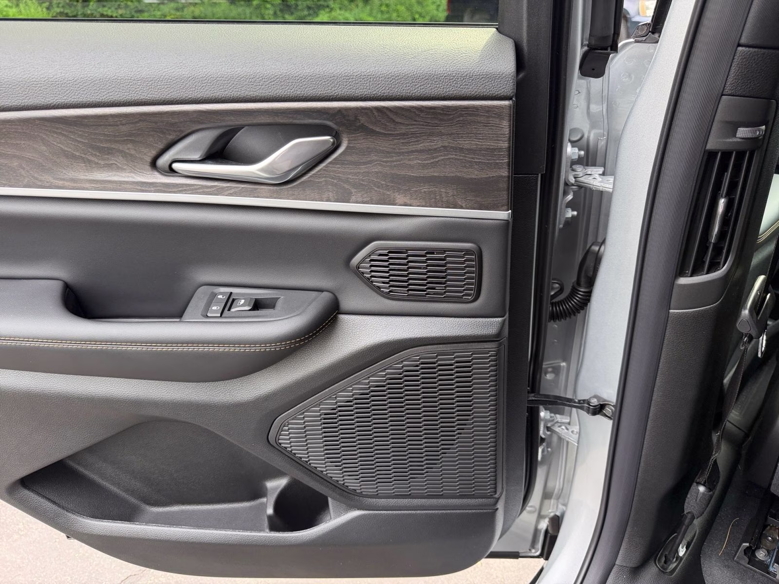 2026 Silver Zynith Jeep Grand Cherokee L Limited 4X4 SUV