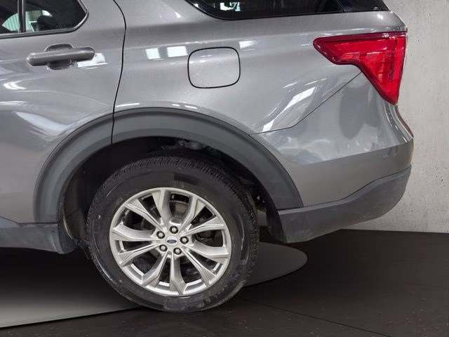 2023 Gray Metallic Ford Explorer XLT 4X4 SUV