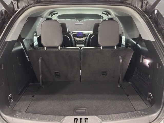 2023 Gray Metallic Ford Explorer XLT 4X4 SUV