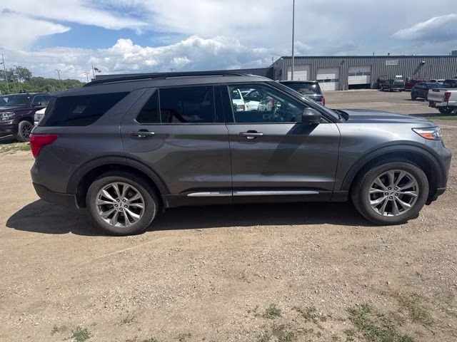 2023 Gray Metallic Ford Explorer XLT 4X4 SUV