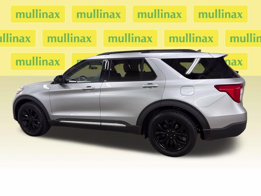 2023 Iconic Silver Metallic Ford Explorer XLT RWD SUV