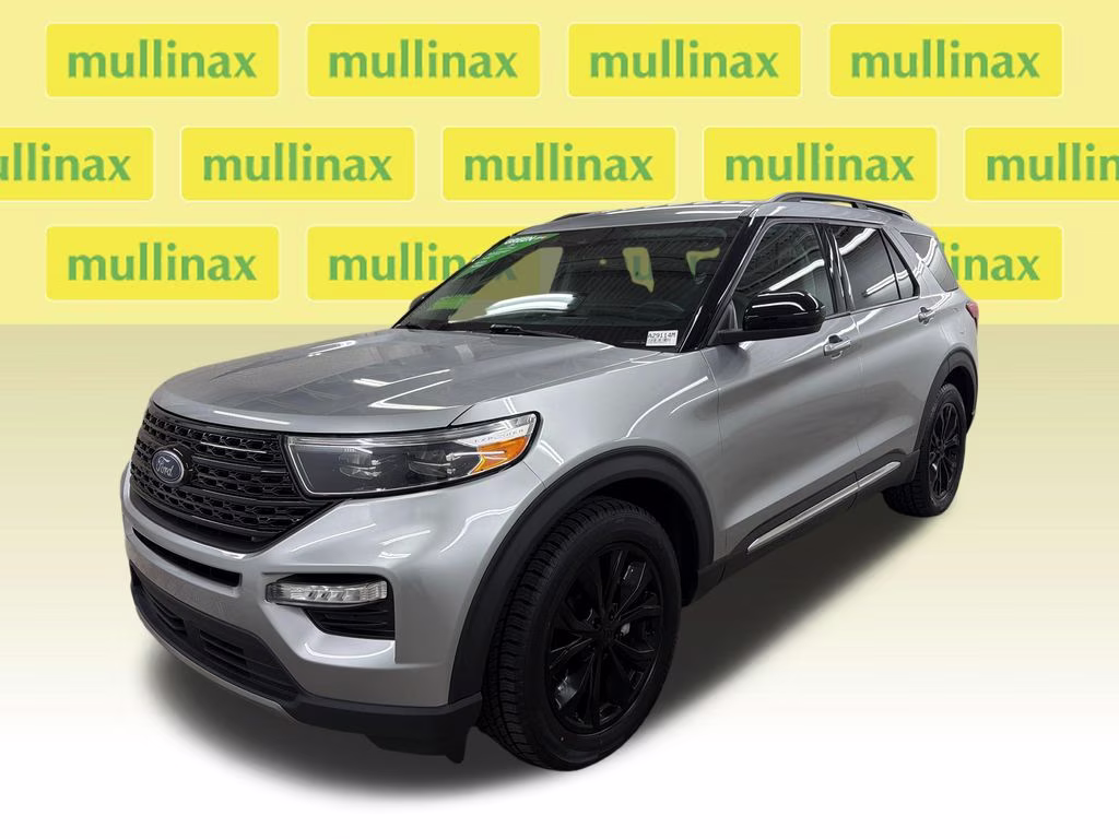 2023 Iconic Silver Metallic Ford Explorer XLT RWD SUV