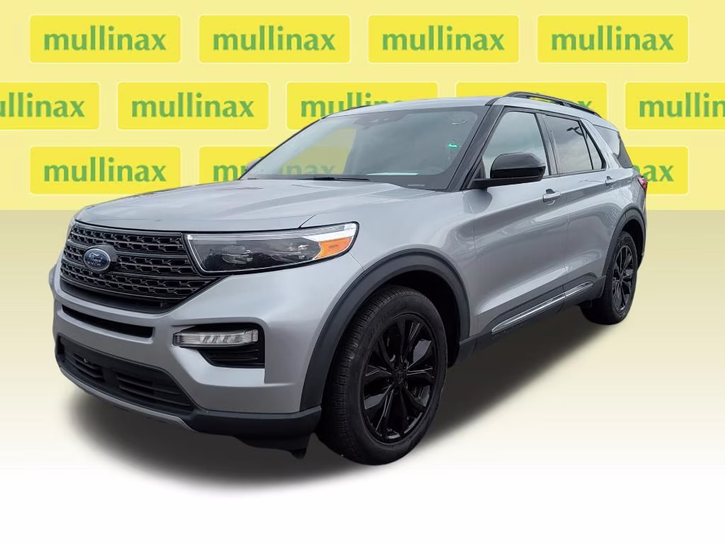 2023 Iconic Silver Metallic Ford Explorer XLT RWD SUV
