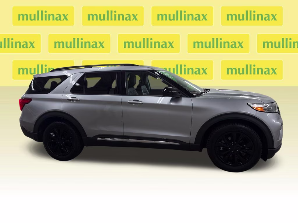 2023 Iconic Silver Metallic Ford Explorer XLT RWD SUV