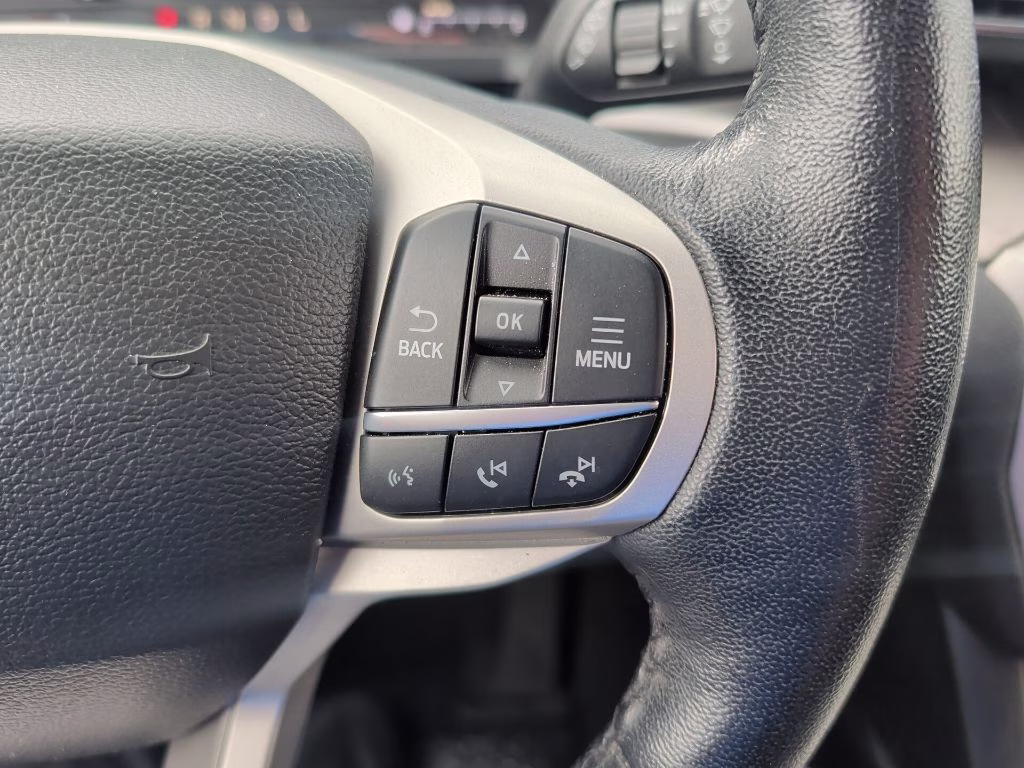 2023 Iconic Silver Metallic Ford Explorer XLT RWD SUV