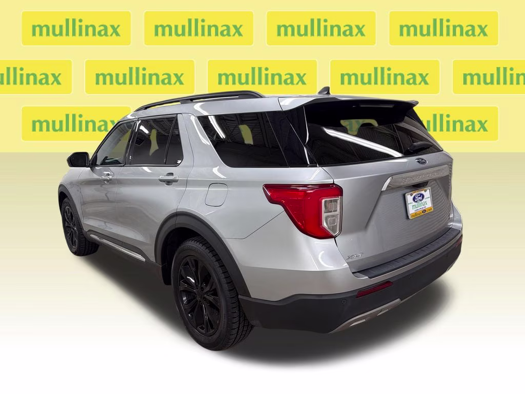 2023 Iconic Silver Metallic Ford Explorer XLT RWD SUV