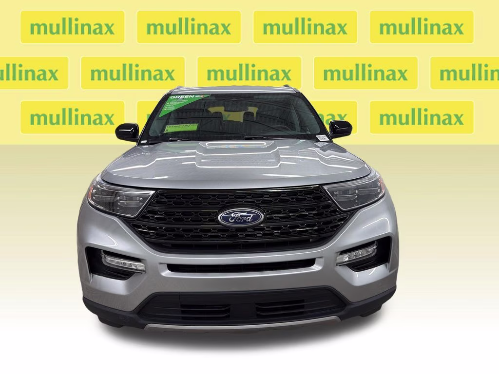 2023 Iconic Silver Metallic Ford Explorer XLT RWD SUV