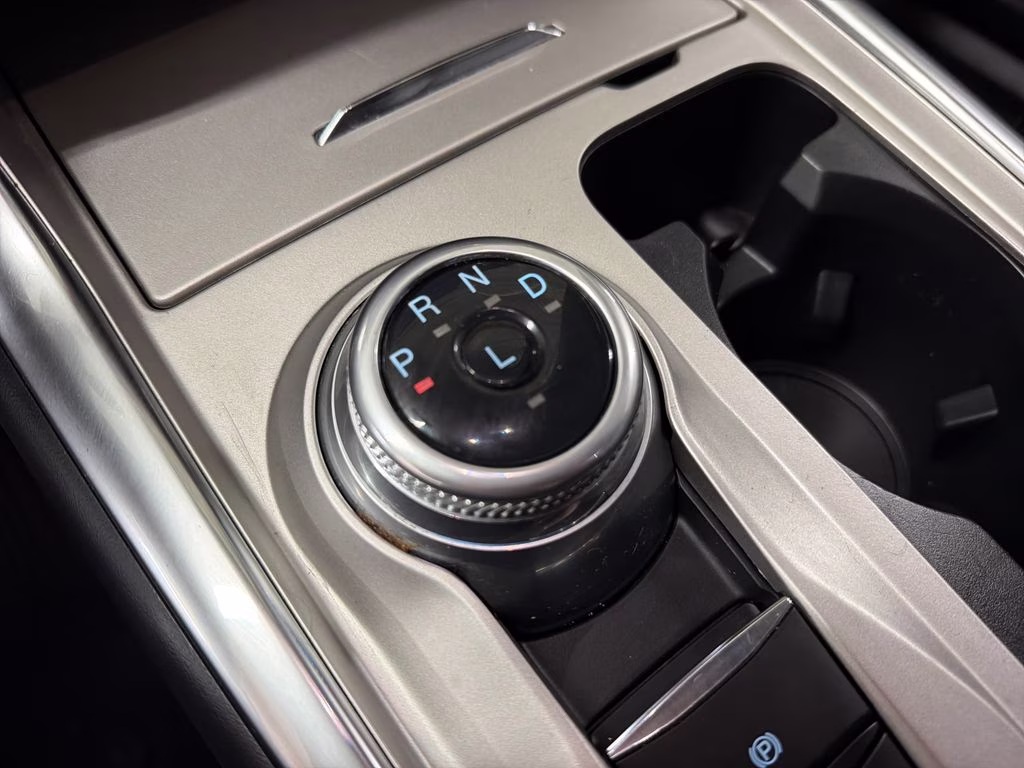 2023 Iconic Silver Metallic Ford Explorer XLT RWD SUV