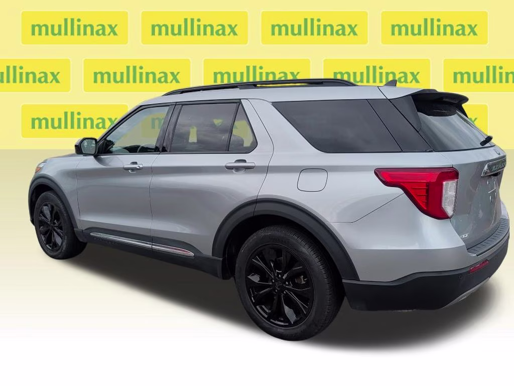 2023 Iconic Silver Metallic Ford Explorer XLT RWD SUV
