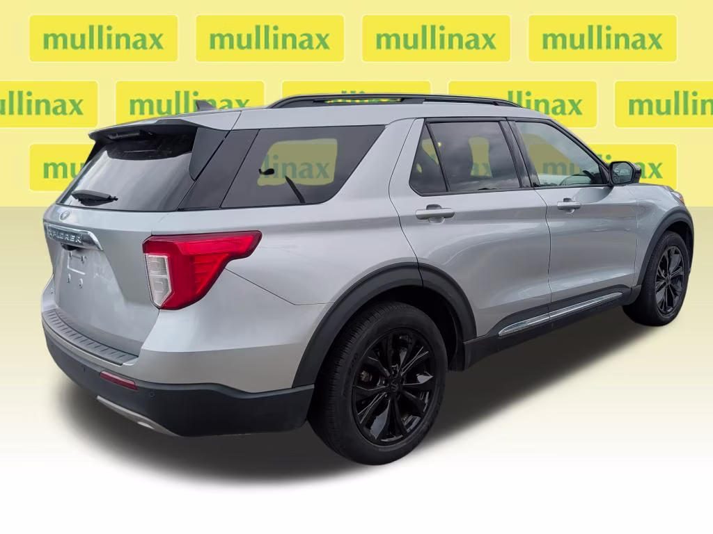 2023 Iconic Silver Metallic Ford Explorer XLT RWD SUV
