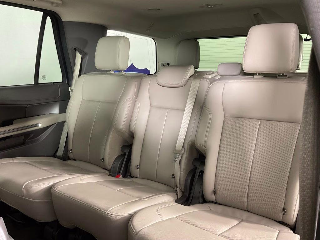 2021 White Metallic Ford Expedition XLT RWD SUV