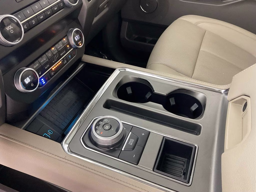 2021 White Metallic Ford Expedition XLT RWD SUV