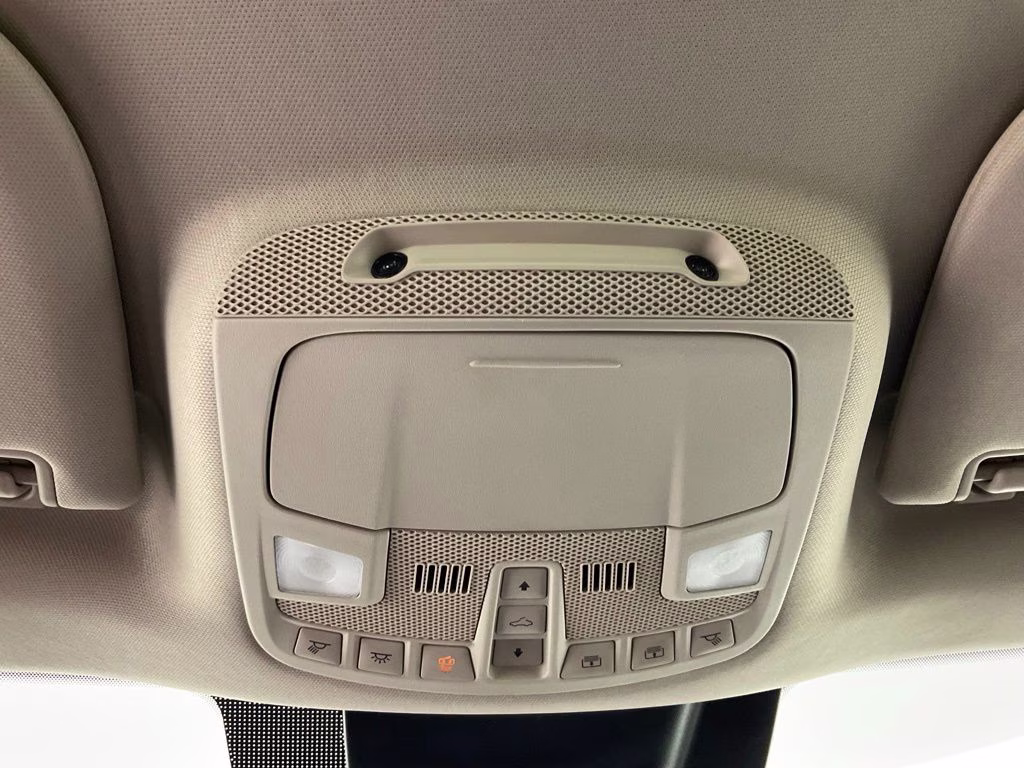 2021 White Metallic Ford Expedition XLT RWD SUV