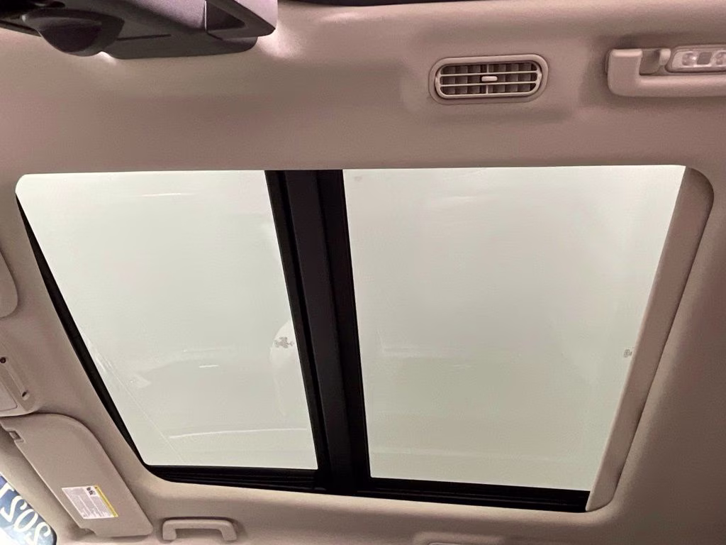 2021 White Metallic Ford Expedition XLT RWD SUV