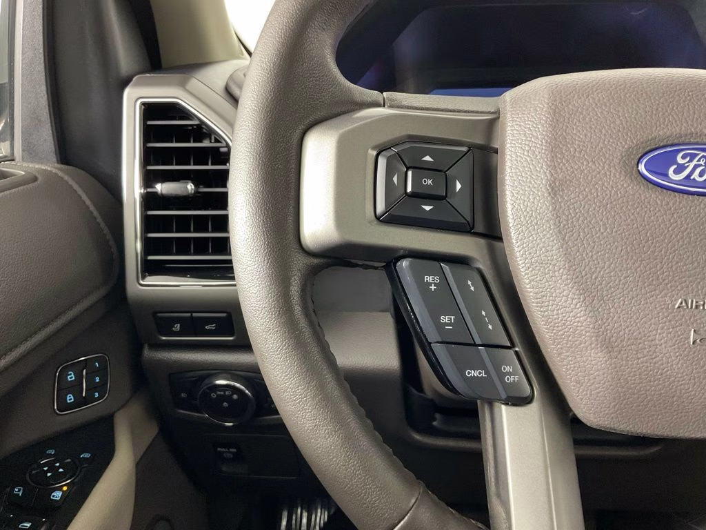 2021 White Metallic Ford Expedition XLT RWD SUV