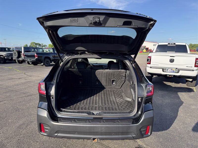 2022 Crystal Black Silica Subaru Outback Onyx Edition XT AWD Crossover