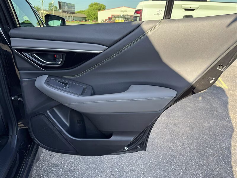 2022 Crystal Black Silica Subaru Outback Onyx Edition XT AWD Crossover
