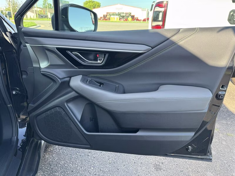 2022 Crystal Black Silica Subaru Outback Onyx Edition XT AWD Crossover