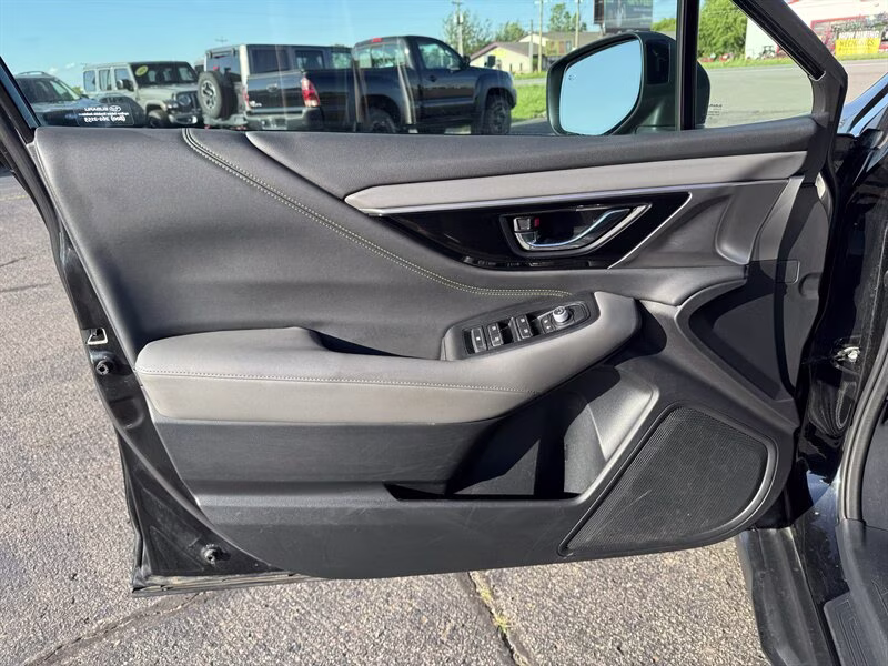 2022 Crystal Black Silica Subaru Outback Onyx Edition XT AWD Crossover