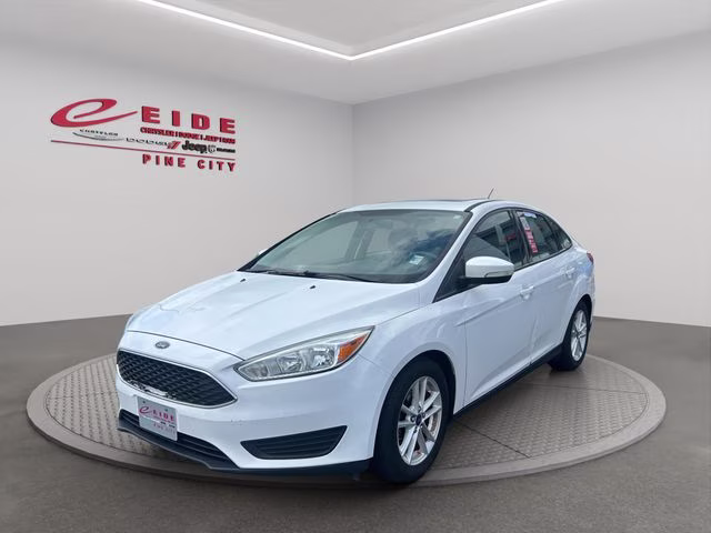 2015 Oxford White Ford Focus SE FWD Sedan