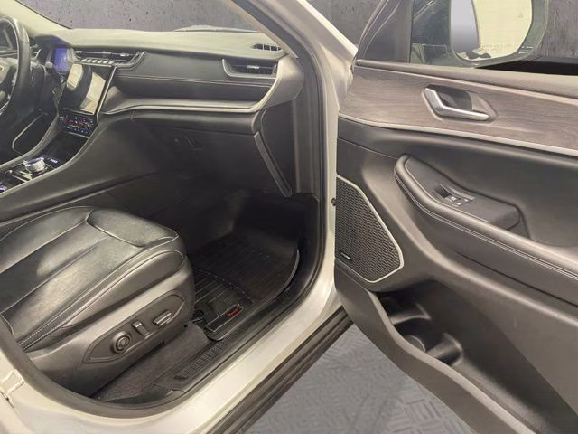 2021 Silver Zynith Jeep Grand Cherokee L Limited 4X4 SUV