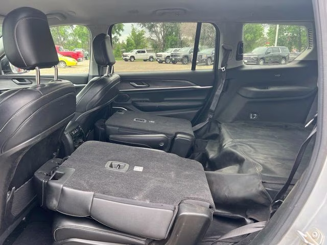 2021 Silver Zynith Jeep Grand Cherokee L Limited 4X4 SUV