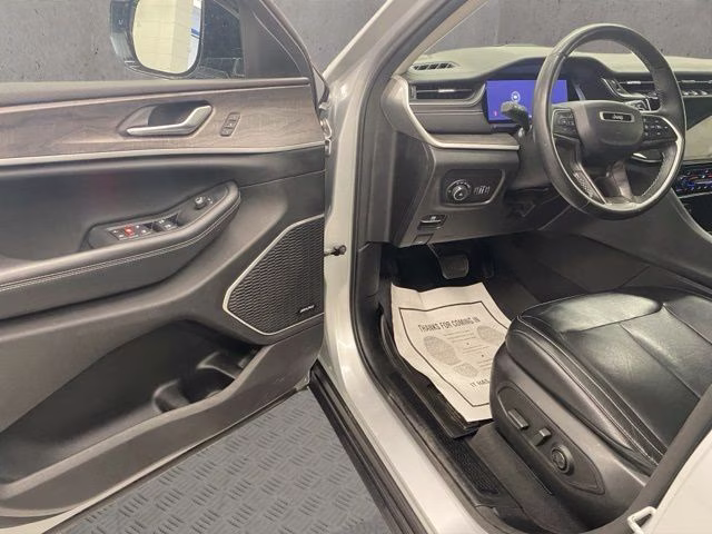 2021 Silver Zynith Jeep Grand Cherokee L Limited 4X4 SUV