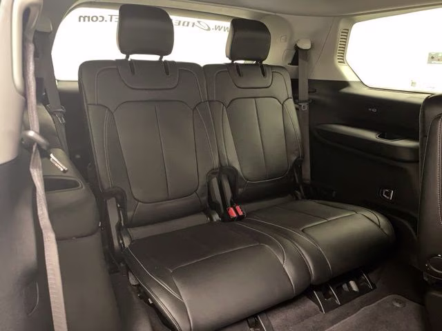 2021 Silver Zynith Jeep Grand Cherokee L Limited 4X4 SUV