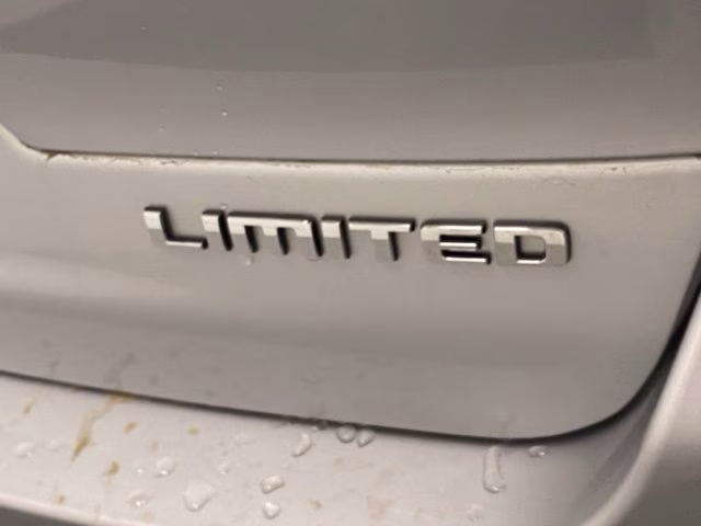 2021 Silver Zynith Jeep Grand Cherokee L Limited 4X4 SUV