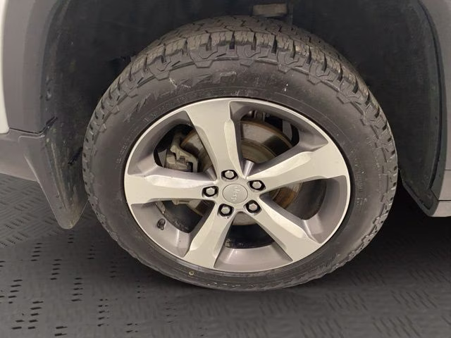 2021 Silver Zynith Jeep Grand Cherokee L Limited 4X4 SUV