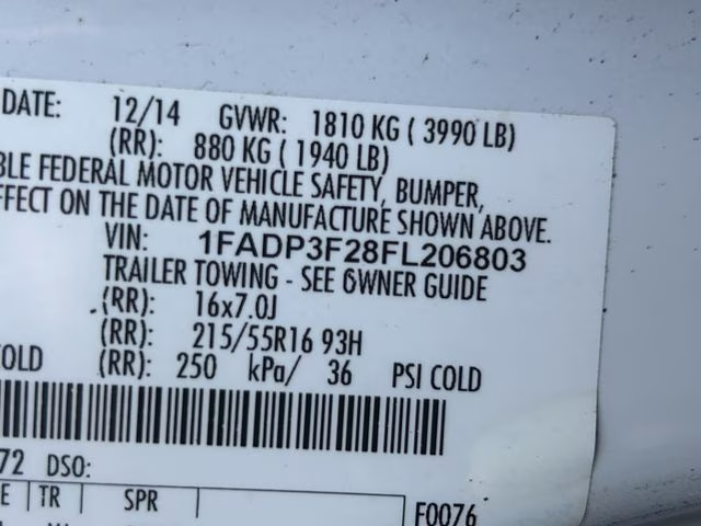 2015 Oxford White Ford Focus SE FWD Sedan