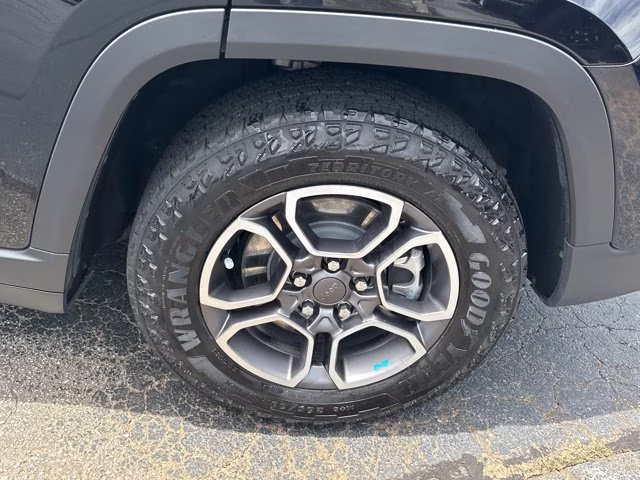 2022 Diamond Black Crystal Pearlcoat Jeep Grand Cherokee 4xe 4X4 SUV