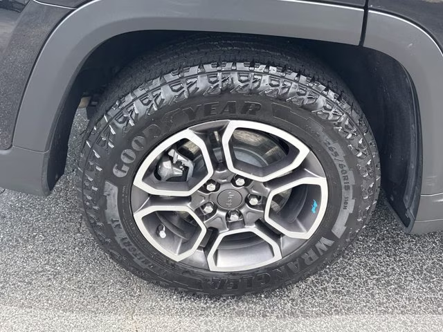 2022 Diamond Black Crystal Pearlcoat Jeep Grand Cherokee 4xe 4X4 SUV