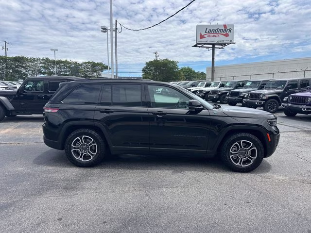 2022 Diamond Black Crystal Pearlcoat Jeep Grand Cherokee 4xe 4X4 SUV
