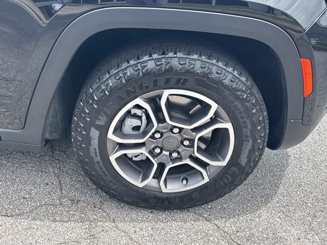 2022 Diamond Black Crystal Pearlcoat Jeep Grand Cherokee 4xe 4X4 SUV