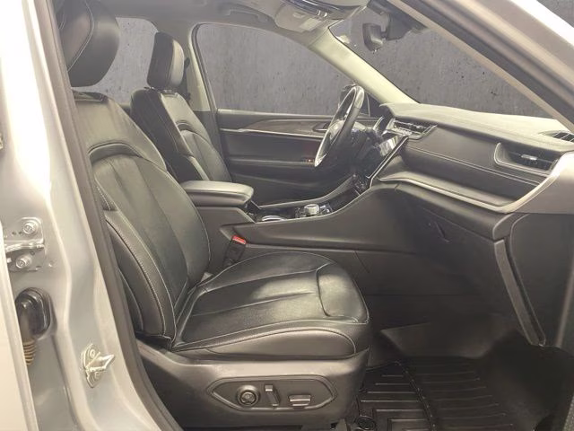 2021 Silver Zynith Jeep Grand Cherokee L Limited 4X4 SUV